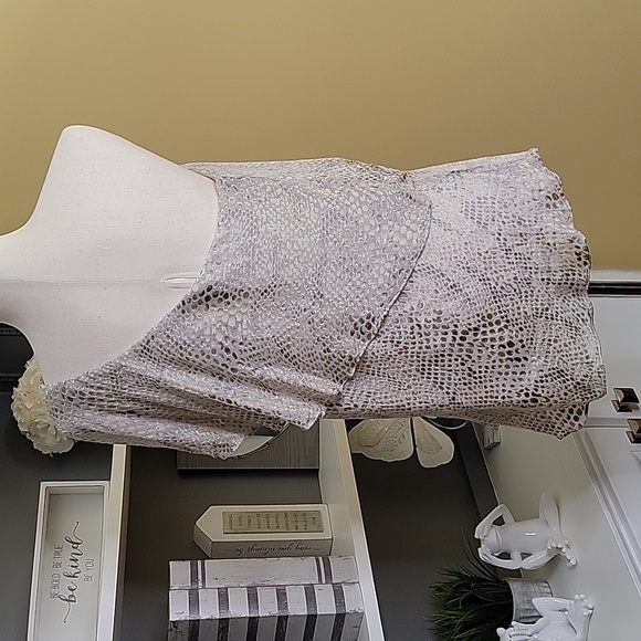 WHBM  Beige Tan Tiered One Shoulder Top - Picture 3 of 8